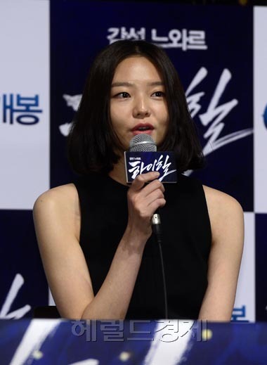 이솜(모델/탤런트)
영화 ‘하이힐’(장진 감독, 장차 제작)의 언론시사회가 30일 오전 서울 광진구 롯데시네마 건대입구점에서 열린 가운데 주연배우 차승원이 기자들의 질문에 답하고 있다.
