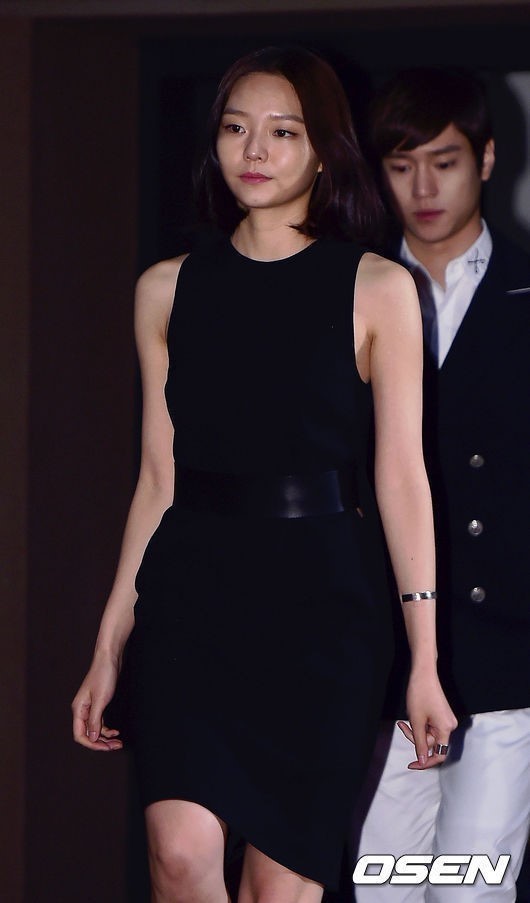 이솜(모델/탤런트)
배우 이솜이 충무로 대표 미남과 잇따라 파트너로 호흡하는 데 대한 소감을 전했다.