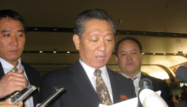 Song Il-ho, North Korea's ambassador for talks to normalize relations with Japan, speaks  upon his arrival at a Beijing airport on Friday.  (Yonhap)