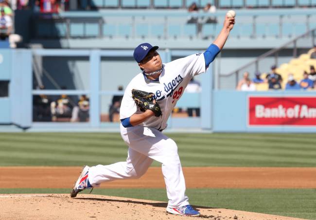Los Angeles Dodgers starting pitcher Ryu Hyun-jin delivers against the Pittsburgh Pirates on Saturday.   AFP-Yonhap