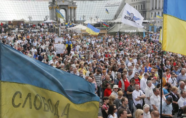 Ukrainians attend a gathering on the Independence Square in Kiev on Sunday.   EPA-Yonhap