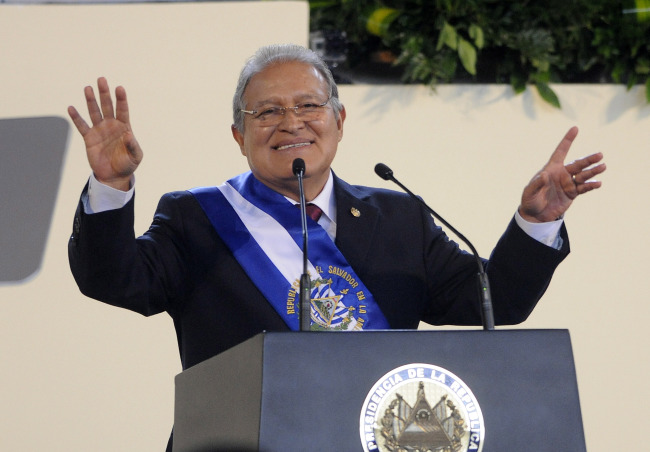 El Salvador’s President Salvador Sanchez Ceren reacts during his inauguration ceremony in San Salvador on Sunday.   Xinhua-Yonhap