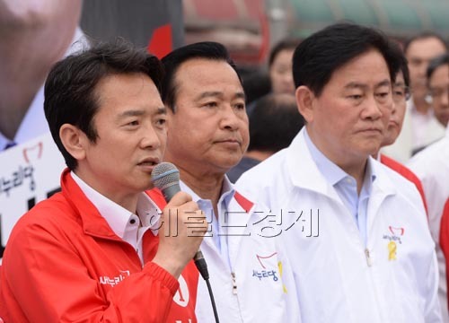 남경필 새누리당 경기지사후보가 2일 오전 경기도 수원시 팔달구 지동시장에서 열린 중앙선거대책위원회에 참석해 인사말을 하고 있다.
