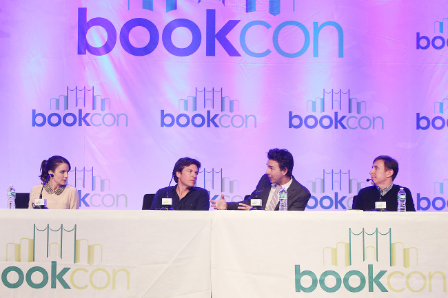 This image released by Starpix shows actress Tina Fey (left) and actor Jason Bateman (second from left), stars of the upcoming film “This Is Where I Leave You,” with the film’s director Shawn Levy and screenwriter Jonathan Tropper (right) during a panel discussion at Book Expo America in New York on Friday.   AP-Yonhap