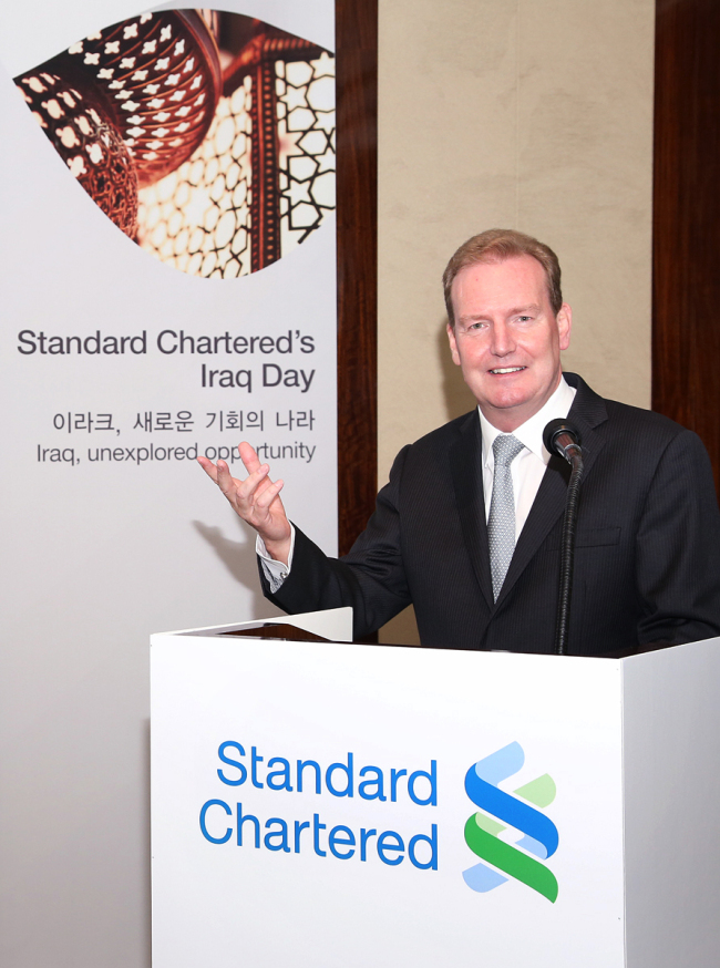 Gavin Wishart, CEO of Standard Chartered Bank Iraq, delivers a presentation during SC Bank Korea’s Iraq Day event in Seoul on Monday. SC Bank Korea