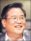 우동기(교육공무원/전대학총장/대구광역시교육청교육감)
우동기 대구시교육감 후보는 오는 2015년부터 초등학교 모든 학생 무상 급식 전면 실시, 중등학교 학부모 부담 최소화하는 학교급식정책 전면 개편을 2일 약속했다.