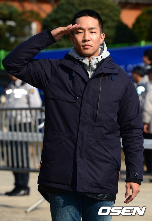 상추(이상철/가수/마이티마우스)
남자 힙합 듀오 마이티마우스의 상추(32)가 미모의 치과 여의사와 열애 중이다.