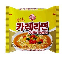 웰빙 믹싱주가 술과 식품의 조합이라면 식품과 식품을 결합해 전혀 색다른 식품으로 등장해 주목받는 경우도 있다. 바로 두가지 식품을 결합시킨 믹스매치(mix-match) 상품이다. 카레와 라면을 접목시킨 오뚜기의 카레라면이 식품시장을 대표하는 믹스매치 상품이다.
오뚜기는 국물 맛은 분말 스프라는 고정관념을 깨고 면발에 강황을 섞은 라면 면발을 지난 4월 독자 개발했다. 특히 기존 라면과 달리 굵고 납작한 면발을 채택해 카레향이 가장 잘 배여들면서 부드럽고 쫄깃한 식감을 느낄 수 있는 게 카레라면의 장점이다.