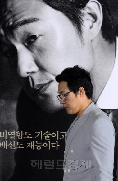 박성웅(영화배우)3일 오후 서울 왕십리CGV에서 영화 ‘황제를 위하여’ (감독 박상준, 제작 오퍼스픽쳐스) 언론시사회 및 간담회가 열린 가운데 배우 이민기가 포토타임을 가지고 있다.