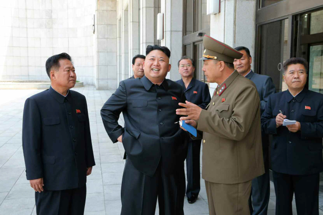 <YONHAP PHOTO-0383> 北 김정은, 만경대학생소년궁전 리모델링 지시 (서울=연합뉴스) 북한 김정은 국방위원회 제1위원장이 만경대학생소년궁전을 돌아봤다고 노동신문이 31일 전했다. 김 제1위원장은 이 건물의 개건(리모델링)을 지시하고 "궁전의 외부를 화강석과 고급 건재로 다시 시공하며 모든 시설물을 최상의 수준에서 갖추어 주자"고 말했다. 2014.5.31 << 북한부 기사참조 >> nkphoto@yna.co.kr/2014-05-31 09:26:24/ <저작권자 ⓒ 1980-2014 ㈜연합뉴스. 무단 전재 재배포 금지.>
North Korean leader Kim Jong-un inspects Mangyeongdae Children’s and Students’ Palace in Pyongyang with his top aides late last month.   Yonhap