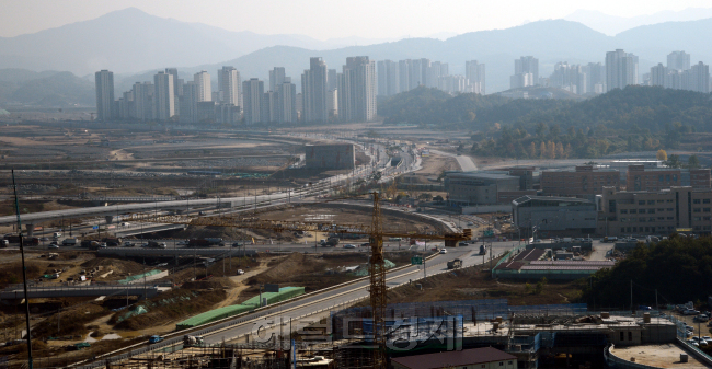 입주 40일 앞둔 세종시 스케치<br />정희조 기자/checho@heraldcorp.com 121028
입주 40일 앞둔 세종시 스케치
정희조 기자/checho@heraldcorp.com 121028
입주 40일 앞둔 세종시 스케치
정희조 기자/checho@heraldcorp.com 121028