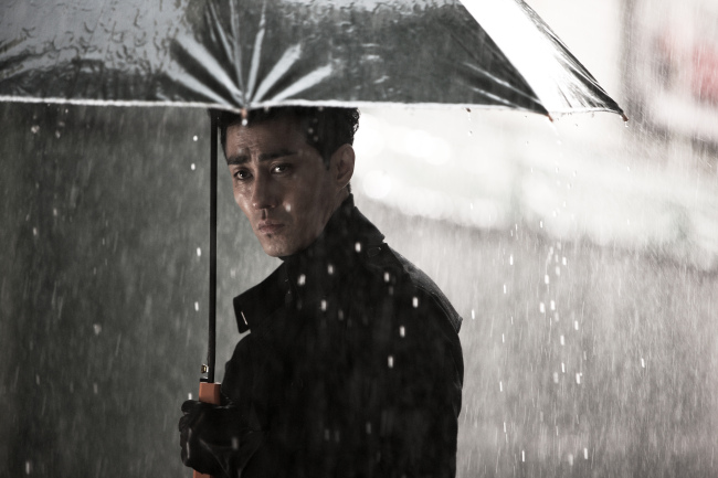 Cha Seung-won plays a homicide detective who wants to become a woman in the newly released “High Heel” by director Jang Jin.   Lotte Entertainment