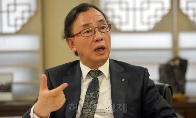 변추석 한국관광공사 사장<br />김명섭 기자 msiron@heraldcorp.com
변추석 한국관광공사 사장
김명섭 기자 msiron@heraldcorp.com
변추석 한국관광공사 사장
김명섭 기자 msiron@heraldcorp.com