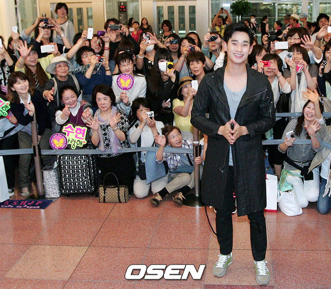 김수현(탤런트/영화배우)
The fashion style of Korean heartthrob Kim Soo-hyun rarely stands out. The colors are basic and the designs are simple. But he never fails to give off a chic vibe that can hardly be copied by others.