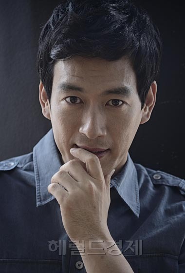 박정철(박철/탤런트/영화배우)
지난 2일 종영된 KBS 2TV 일일드라마 ‘천상여자’에서 장태정 역으로 열연한 배우 박정철이 9일 오후 서울 강남구 신사동 M아카데미에서 인터뷰에 앞서 포즈를 취하고 있다.