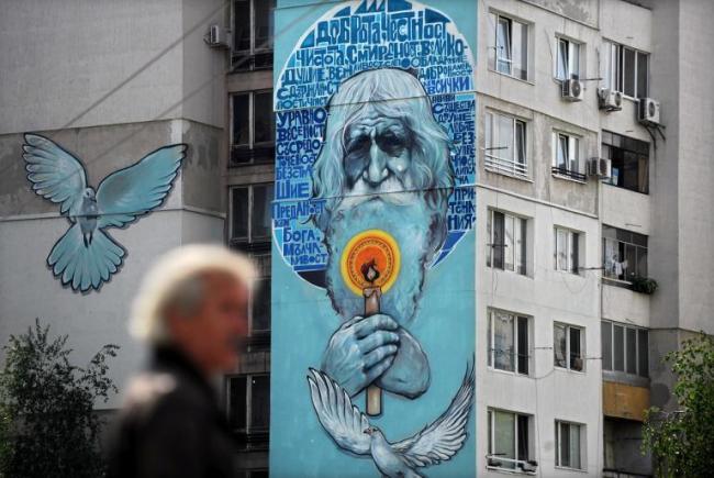 A graffiti mural on a 10-story building in a suburb of Sofia dedicated to
“Grandpa” Dobri. AFP