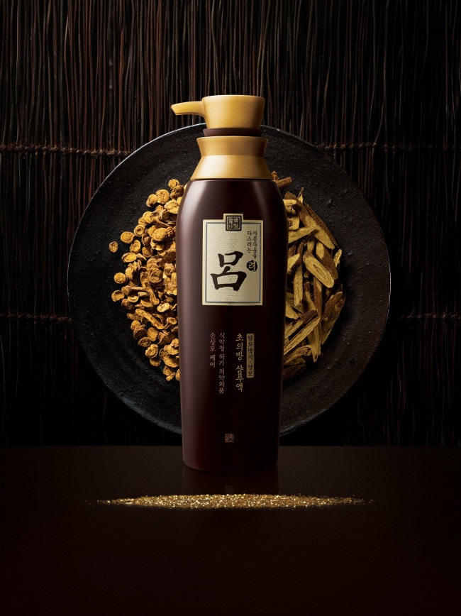 Ryo ChoUiBang, the best-selling herbal medicine-based scalp shampoo in Japan.   AmorePacific