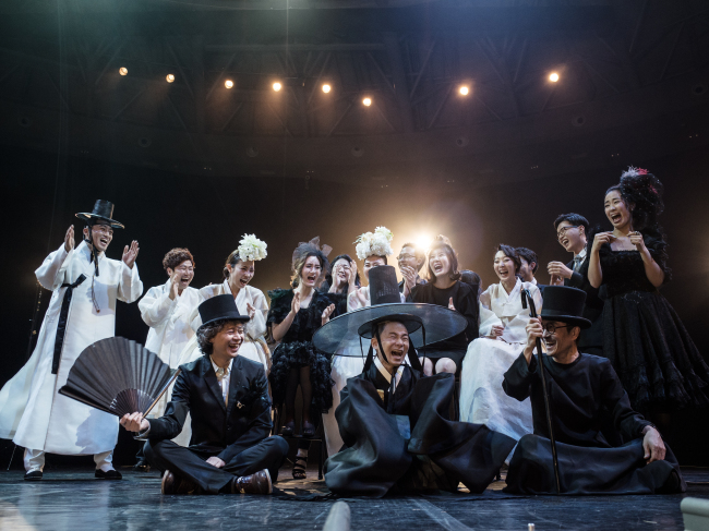 Artists peform a contemporary rendition of minyo. National Theater of Korea