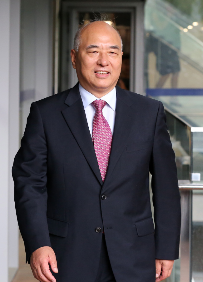 문창극(방송기관단체인/교수/서울대학교초빙교수)
President Park Geun-hye on Tuesday nominated a former journalist with no political background as the new prime minister, a surprising choice that underscores her oft-criticized secretive appointment style and heralds a rough road ahead in the parliamentary approval procedure.
Prime Minister nominee Moon Chang-keuk.   Yonhap