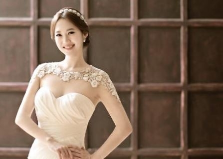 엄지인(아나운서)
엄지인 KBS 아나운서가 사업가 예비신랑과 백년가약을 맺는다.