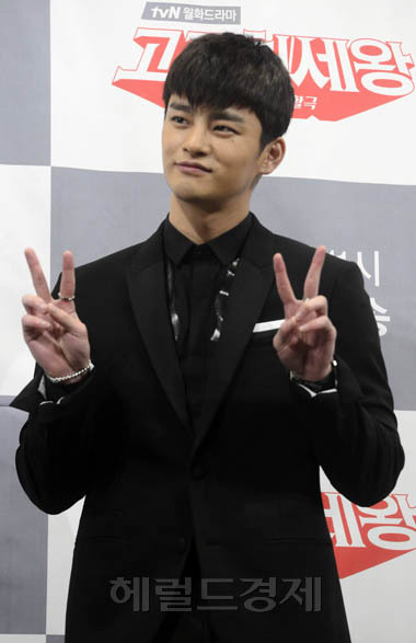 서인국(가수/탤런트)
11일 오후 서울 강남구 논현동 임페리얼 팰리스 호텔 셀레나홀에서 tvN 새월화드라마 ‘고교처세왕’ 제작발표회가 진행된 가운데 배우 서인국이 포토타임을 가지고 있다.