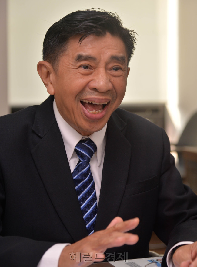 태국검사 인터뷰<br />이상섭 기자. babtong@heraldcorp.com
태국검사 인터뷰
이상섭 기자. babtong@heraldcorp.com
태국검사 인터뷰
이상섭 기자. babtong@heraldcorp.com