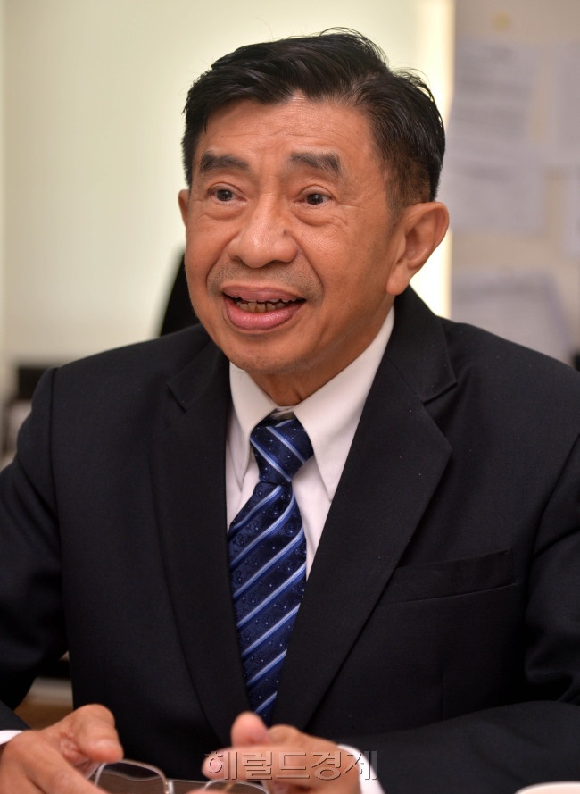 태국검사 인터뷰<br />이상섭 기자. babtong@heraldcorp.com
태국검사 인터뷰
이상섭 기자. babtong@heraldcorp.com
태국검사 인터뷰
이상섭 기자. babtong@heraldcorp.com