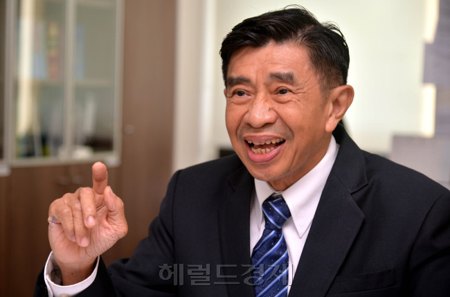 태국검사 인터뷰<br />이상섭 기자. babtong@heraldcorp.com
태국검사 인터뷰
이상섭 기자. babtong@heraldcorp.com
태국검사 인터뷰
이상섭 기자. babtong@heraldcorp.com