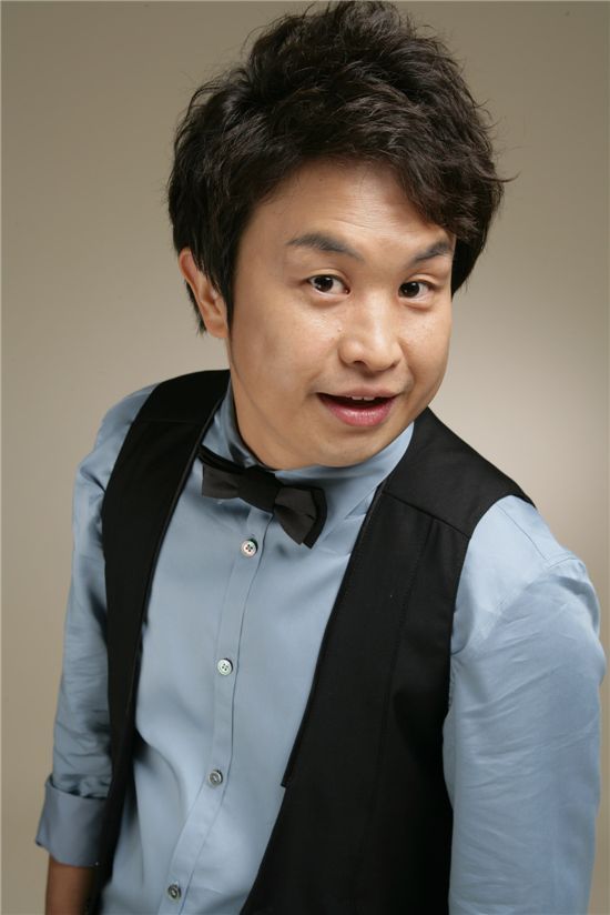 조원석(개그맨/가수)
MBC ‘개그야’의 ‘별을 쏘다’ 코너에서 ‘죄민수’ 캐릭터로 인기를 얻은 개그맨 조원석(37)이 또 음주운전을 하다 적발된 사실이 뒤늦게 알려졌다