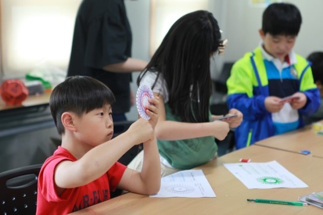 헤럴드경제와 코리아헤럴드를 발행하는 (주)헤럴드의 개성교육 프로그램 ‘헤럴드 드림빅 프로젝트’
헤럴드 드림빅 참여업체>일상 속에서 수학의 아름다움을... 플로우 수학