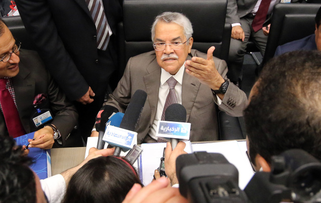 <YONHAP PHOTO-1691> Saudi Arabia's Minister of Petroleum and Mineral Resources Ali Ibrahim Naimi gestures as he speaks to journalists prior to the start of a meeting of the Organization of the Petroleum Exporting Countries, OPEC, at their headquarters in Vienna, Austria, Wednesday, June 11, 2014. OPEC oil ministers are heading into a meeting with apparent agreement to keep unchanged their output target of 30 million barrels a day. (AP Photo/Ronald Zak)/2014-06-11 18:35:53/ <저작권자 ⓒ 1980-2014 ㈜연합뉴스. 무단 전재 재배포 금지.>
Saudi Oil Minister Ali al-Naimi.  AP-Yonhap
