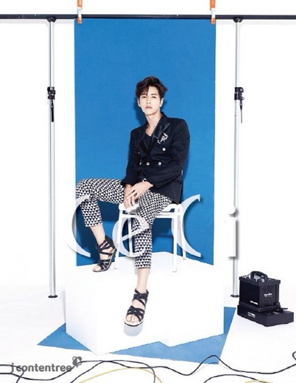 박해진(탤런트/더블유엠컴퍼니)
Korean actor Park Hae-Jin posed for fashion magazine Ceci, wearing suits that came in a series of bright colors.
For the editorial, a special collaboration with Samsung Smart Camera NX mini, the actor posed in various unique suits.