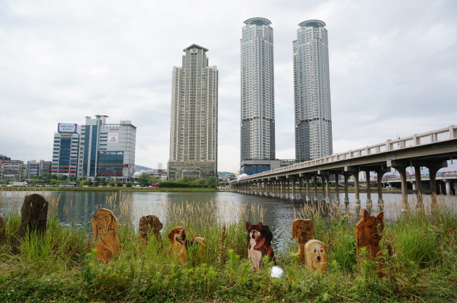 “With or Without Person” by Yun Suk-nam.   Lee Woo-young/THe Korea Herald