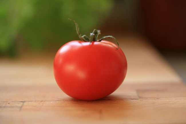 우리에게 잘 알려진 건강식품인 토마토는 건강하게 오래 살기 위한 성분들을 알차게 갖고 있다.