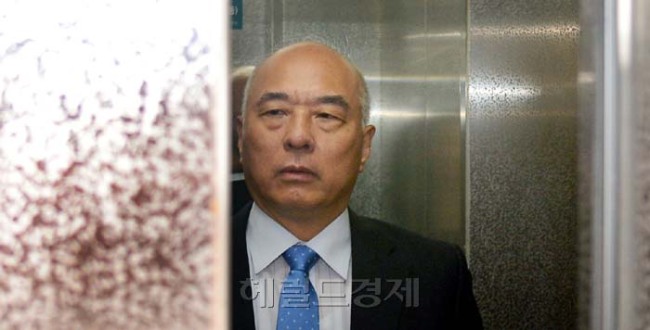문창극(방송기관단체인/교수/서울대학교초빙교수)
문창극 총리 후보자의 청문회요청서가 17일 국회에 제출될 예정인 가운데 문 후보자가 16일 오전 서울 창성동 서울청사별관으로 출근하고 있다.