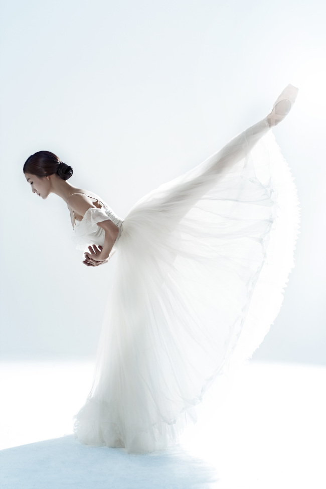 Former Korean National Ballet principal dancer Kim Joo-won as Giselle.   Universal Ballet Company