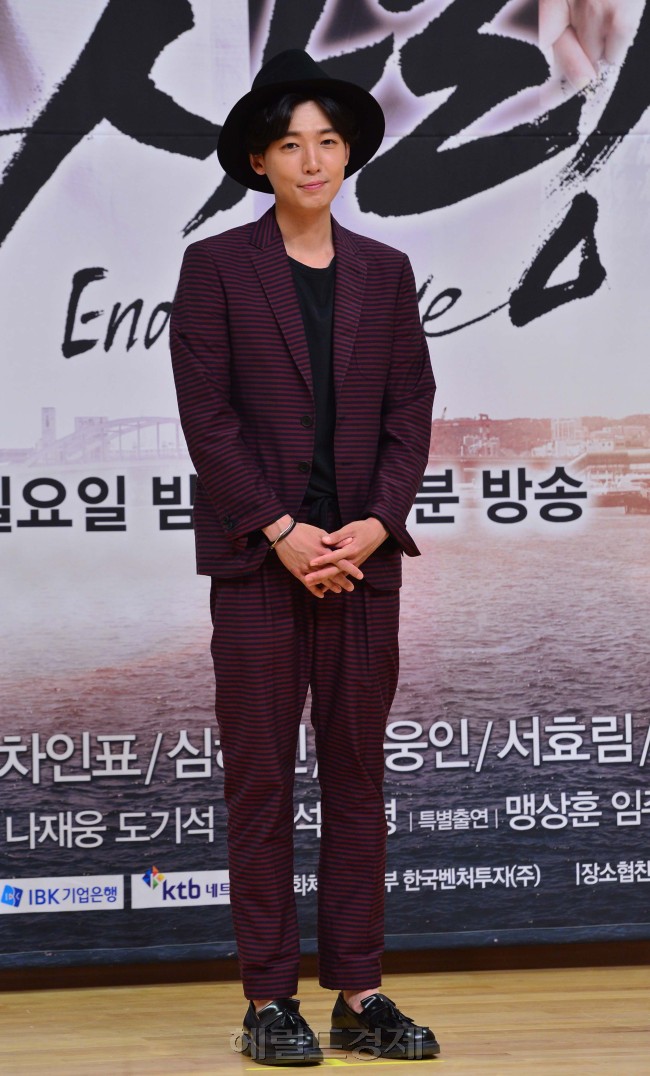 정경호(탤런트/영화배우)
배우 정경호가 16일 오후 서울 양천구 목동SBS에서 열린 SBS 주말특별기획 ‘끝없는 사랑’ 제작발표회에서 포즈를 취하고 있다.
