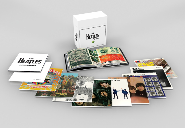 오는 9월 8일 비틀스(The Beatles)의 초호화 한정판 LP 박스세트 [더 비틀즈 인 모노(The Beatles In Mono)]가 전 세계 동시 발매된다.
아날로그 리마스터링(Analog Remastering) 방식으로 제작된 박스세트는 비틀스의 영국 첫 정규 앨범 [Please Please Me(1963)] 부터 아홉 번째 정규앨범 [The Beatles(1968)]까지의 9개 영국발매 앨범을 비롯해 미국에서 발매되었던 [Magical Mystery Tour(1967)] 그리고 기존 앨범에 실리지 않았던 곡들을 한데 모은 [Mono Masters] 앨범까지 총 11개 앨범을 포함하고 있으며 각 앨범은 낱장 LP로도 발매된다.