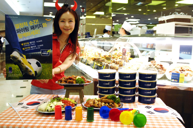 카페아모제에서도 대한민국 월드컵 축구대표팀의 선전을 기원하는 골든볼, 파이팅, 승리 패키지 3종을 출시한다.
카페아모제 골든볼 패키지는 카프레제 샐러드와 아보카도 등 2종으로 구성됐다.