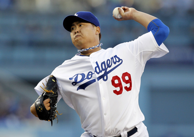 Los Angeles Dodgers starting pitcher Ryu Hyun-jin throws against the Colorado Rockies on Monday.    AP-Yonhap