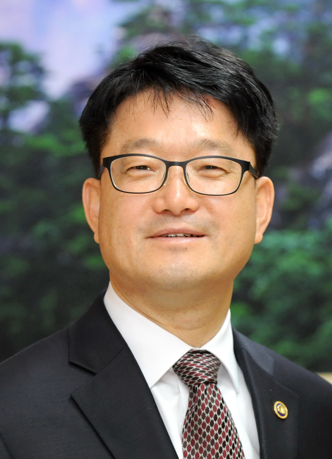 Korea Forest Service Minister Shin Won-sop.   KFS