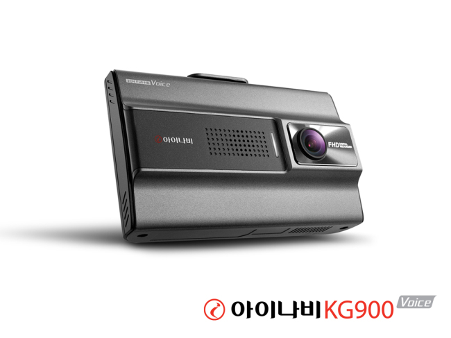 팅크웨어(대표 이흥복)는 차량환경에 최적화된 음성인식 기능인 ‘마하 보이스’를 탑재한 풀 HD 2채널 블랙박스 ‘아이나비 KG900 Voice’＜사진＞를 출시한다고 17일 밝혔다.
아이나비 KG900 Voice는 팅크웨어 계열사인 ‘파워보이스’에서 연구 개발한 음성인식 기능 ‘마하 보이스’를 탑재, 안전운전을 돕는다. 음성만으로도 수동녹화와 볼륨 조절, LCD 화면 켜고 끄기 등이 가능하다.