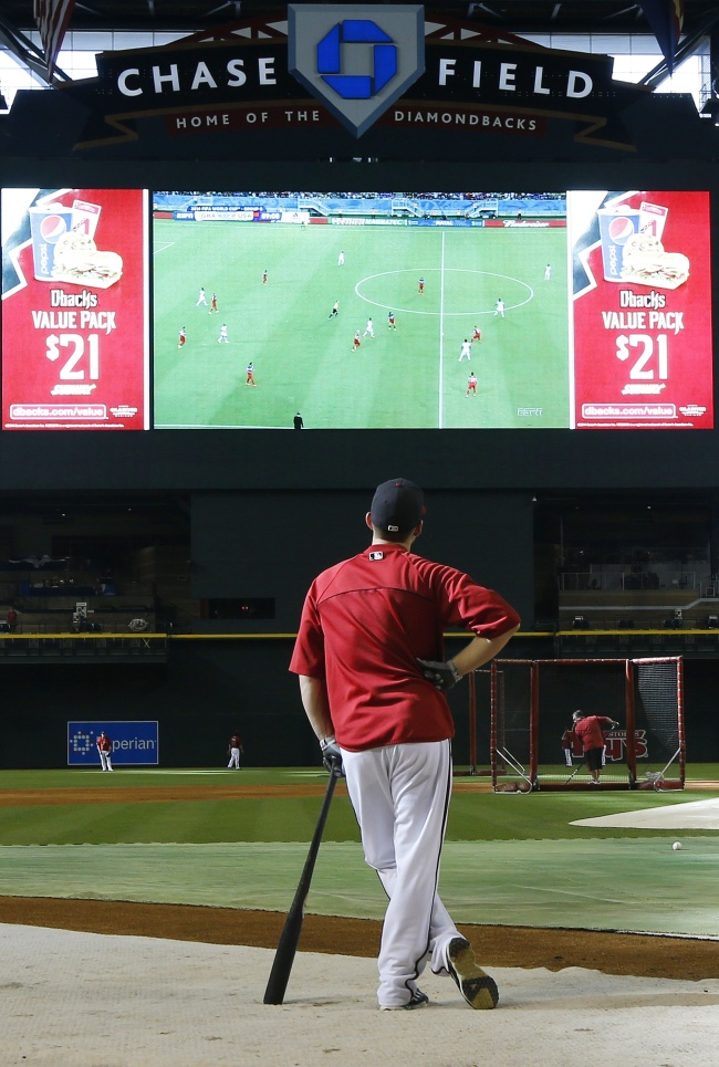 Arizona Diamondbacks’ David Peralta watches the World Cup match between the United States and Ghana on Monday.   AP-Yonhap