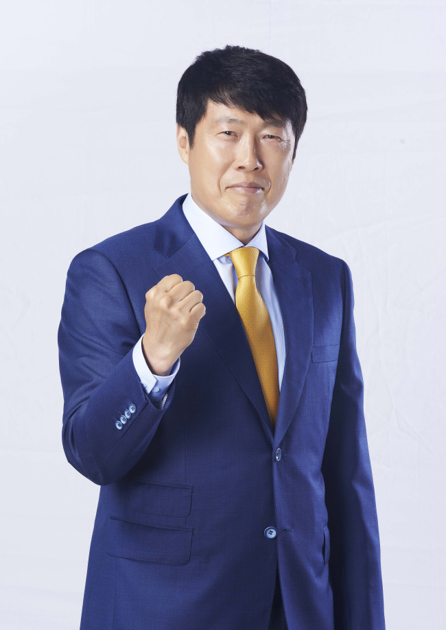 차범근(스포츠해설가/전축구감독)
차범근 SBS 축구 해설위원이 2014 브라질 월드컵 H조 러시아 전에서 한국이 팀플레이에 집중한다면 승산이 있다는 전망을 내놓았다.