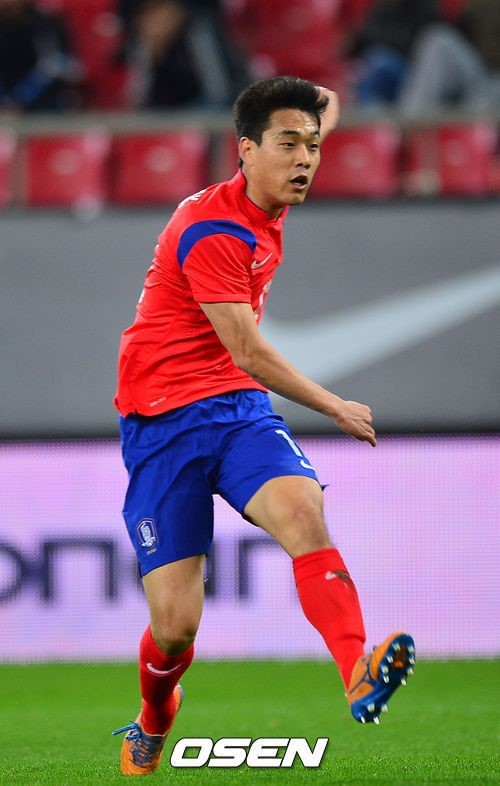 박주영(축구선수/왓포드FC)
한국 축구의 사상 첫 원정 월드컵 8강 진출에 도전하는 홍명보호가 박주영(아스널)을 꼭짓점으로 손흥민(레버쿠젠)과 이청용(볼턴)으로 이어지는 공격 ‘삼각편대’를 앞세워 브라질 월드컵 조별리그 첫 상대인 러시아 격파에 나선다.