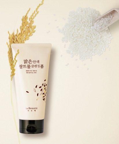 LG생활건강(대표 차석용)은 자연주의 뷰티 브랜드 ‘라보떼(La Beauté)’를 멀티 브랜드숍 ‘보떼’를 통해 선보이며 브랜드숍 경쟁력 강화에 나선다고 18일 밝혔다.
‘라보떼’는 자연에서 유래한 순한 처방으로 머리부터 발 끝까지 건강하고 아름답게 가꾸어주는 자연주의 뷰티 브랜드로, 프랑스 감성의 간결하면서도 세련된 패키지 디자인, 자연주의 컨셉트의 고품질 제품들을 합리적인 가격에 선보인다.