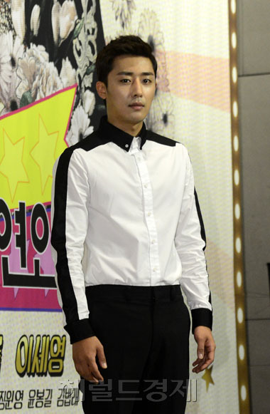손호준(영화배우/탤런트)
18일 오후 서울 장충동 그랜드 앰배서더서울 호텔에서 열린 KBS 2TV ‘트로트의 연인’ 제작발표회에 참석한 배우 손호준이 무대인사를 하고 있다.