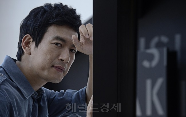 지난 2일 종영된 KBS 2TV 일일드라마 '천상여자'에서 장태정 역으로 열연한 배우 박정철이 9일 오후 서울 강남구 신사동 M아카데미에서 인터뷰에 앞서 포즈를 취하고 있다. 박해묵 기자/mook@heraldcorp.com
지난 2일 종영된 KBS 2TV 일일드라마 '천상여자'에서 장태정 역으로 열연한 배우 박정철이 9일 오후 서울 강남구 신사동 M아카데미에서 인터뷰에 앞서 포즈를 취하고 있다. 박해묵 기자/mook@heraldcorp.com