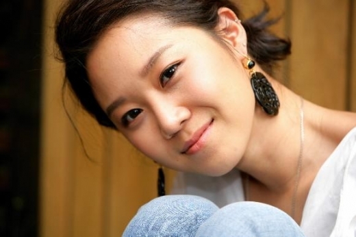 공효진(영화배우/탤런트/매니지먼트숲)
배우 공효진(34)이 19일 새벽  드 라마 촬영을 마치고 서울로 이동하던 중 고속도로에서 3중 추돌 교통사고를 당해 왼 쪽팔이 골절됐다.