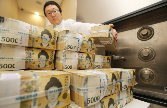 50,000 won banknotes are stacked at a bank in Seoul.   Yonhap